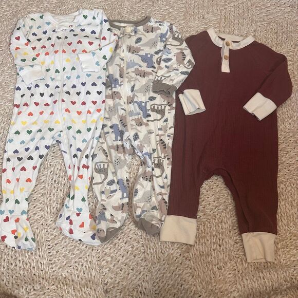 3/6 month bundle of one piece footie sleepers - Picture 1 of 7